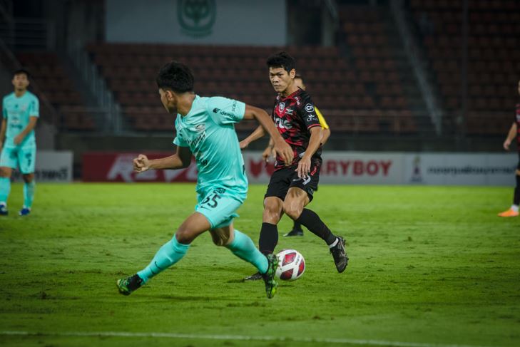 ผลบอลสด รีโว่ ลีกคัพ 2021-22 รอบ8ทีมสุดท้าย ทรู แบงค็อก ยูไนเต็ด พบ ชลบุรี เอฟซี