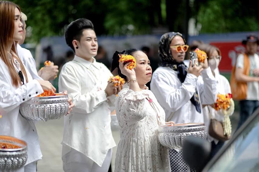 “ตุ๊กกี้ - เก่ง – ตั้ม” ร่วมพิธีบวงสรวงท้าวเวสสุวรรณ (มีคลิป) “ตุ๊กกี้ - เก่ง – ตั้ม” ร่วมพิธีบวงสรวงท้าวเวสสุวรรณ (มีคลิป)