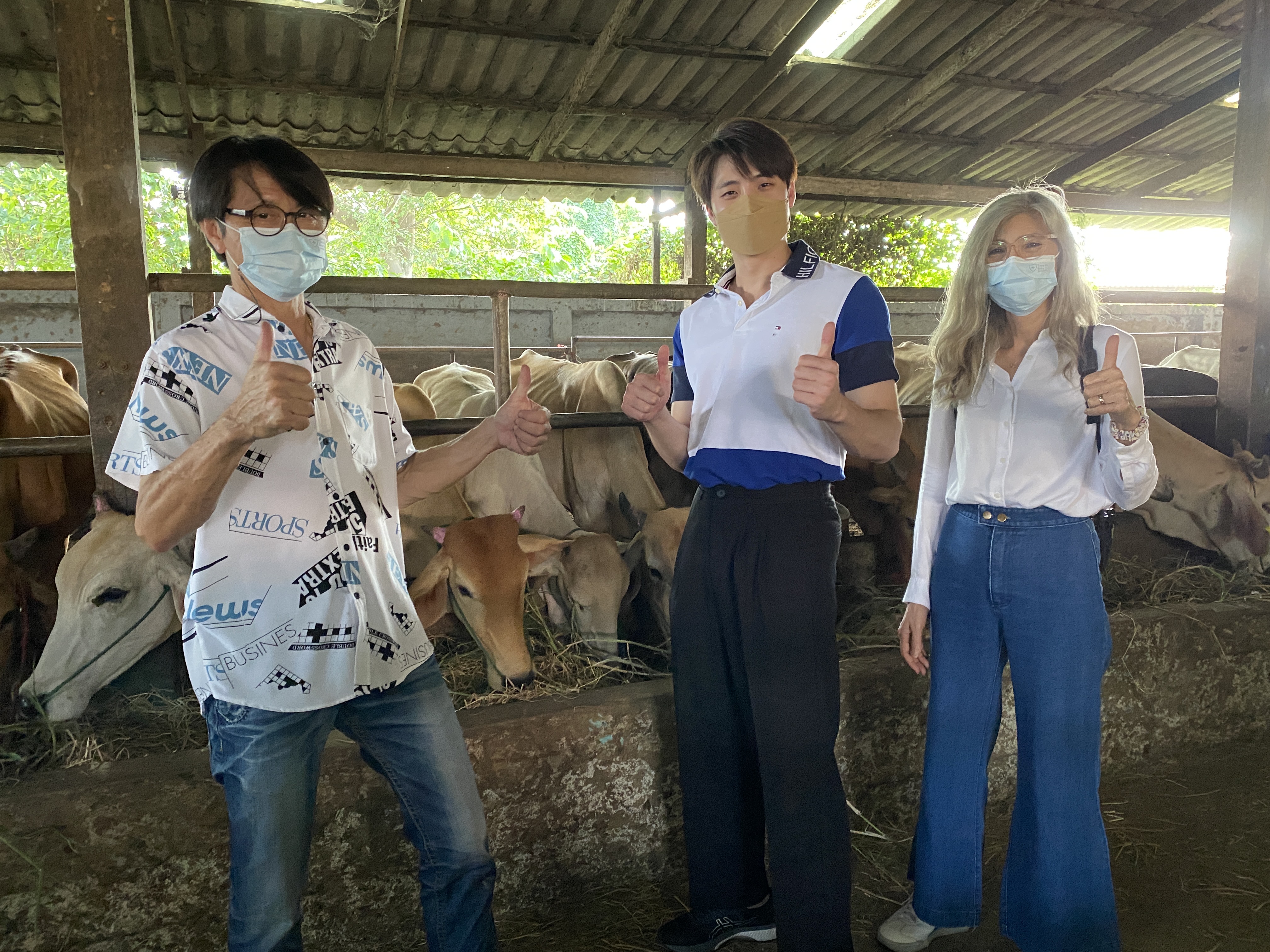 มีน พีรวิชญ์ และ ครอบครัว ทำบุญวันเกิดไถ่ชีวิตกระบือ มีน พีรวิชญ์ และ ครอบครัว ทำบุญวันเกิดไถ่ชีวิตกระบือ