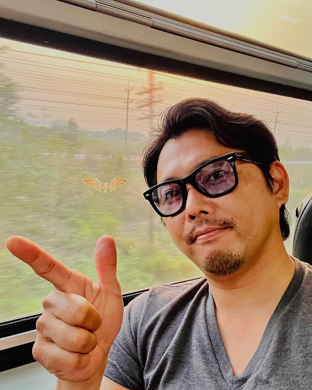 'ซึบาสะ' ขี่ช้าง!! สมาชิกคู่ดูโอ้เจป็อป ‘Tackey & Tsubasa’ ลัดฟ้าเที่ยวไทย
