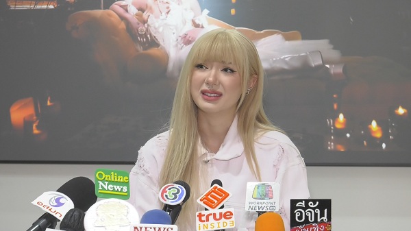 “พลอยชมพู” ปล่อยโฮไร้งานนาน 2 ปี เตรียมยื่นฟ้องต้นสังกัดเก่า    (มีคลิป)