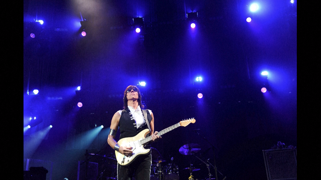 สิ้น 'เจฟฟ์ เบ็ค'!! สุดยอดมือกีตาร์ร็อค วัย78ปี หลังเยื่อหุ้มสมองอักเสบเฉียบพลัน สิ้น 'เจฟฟ์ เบ็ค'!! สุดยอดมือกีตาร์ร็อค วัย78ปี หลังเยื่อหุ้มสมองอักเสบเฉียบพลัน