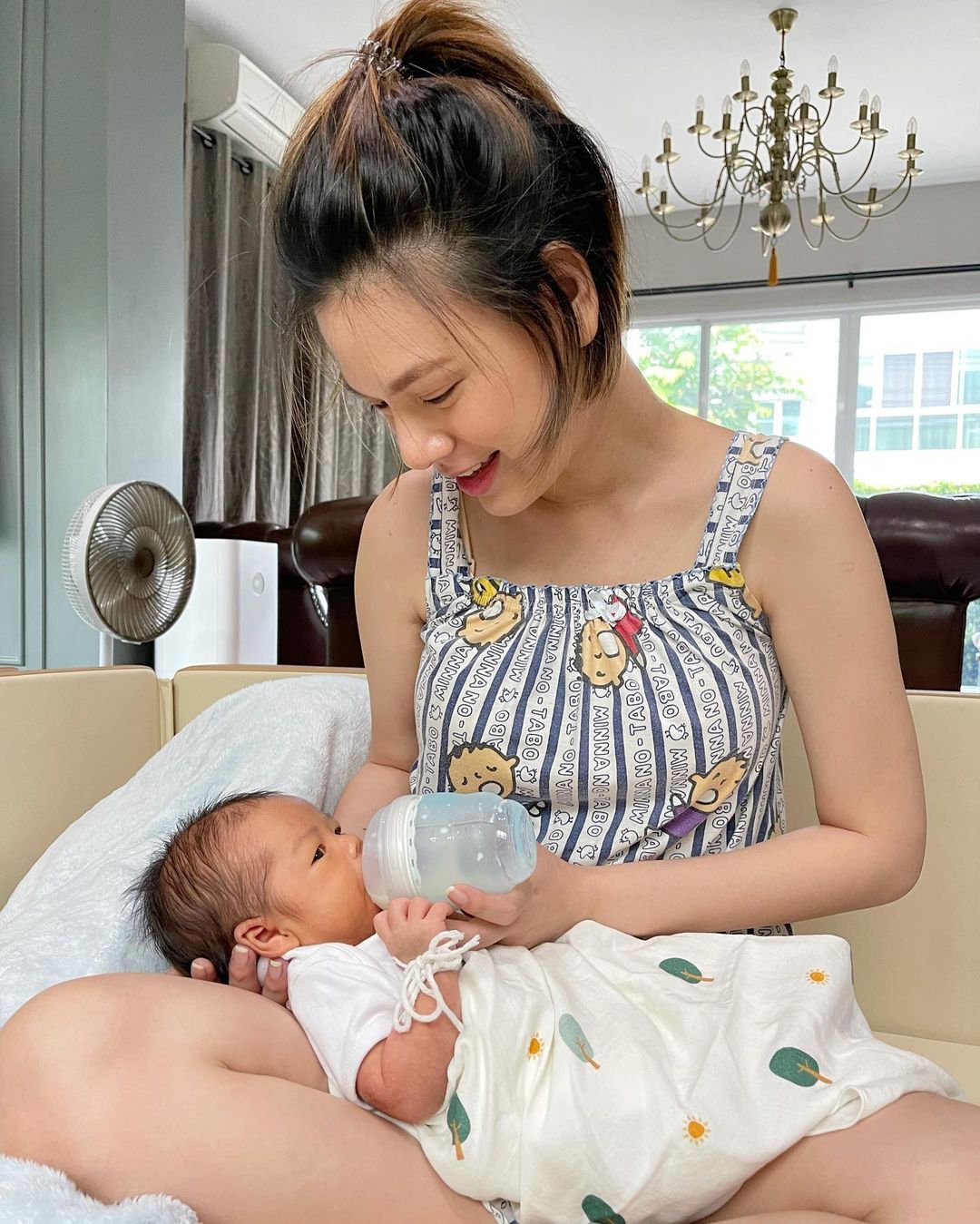 4 โมเมนต์คนบันเทิง กับบทบาทหน้าที่ คุณแม่ ปีแรก 4 โมเมนต์คนบันเทิง กับบทบาทหน้าที่ คุณแม่ ปีแรก