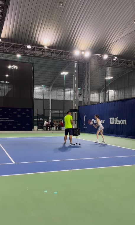 อดีตนักเทนนิสระดับโลก บอล ภราดร ชื่นชม แมท ภีรนีย์ โชว์ลีลาหวดแร็กเก็ต