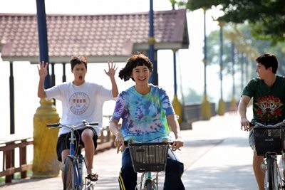 “เจมส์ - โบว์ - ไอซ์” ย้อนวัย 15 อีกครั้ง  ฉากเปิดตัวน่ารักๆ ใน โลกหมุนรอบเธอ