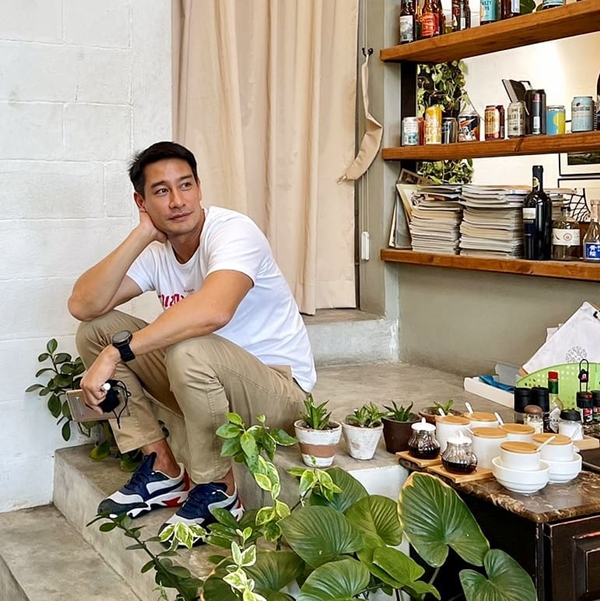 ป้อง ณวัฒน์ ผ่าตัดหัวเข่า พักฟื้นนานเป็นเดือน ป้อง ณวัฒน์ ผ่าตัดหัวเข่า พักฟื้นนานเป็นเดือน