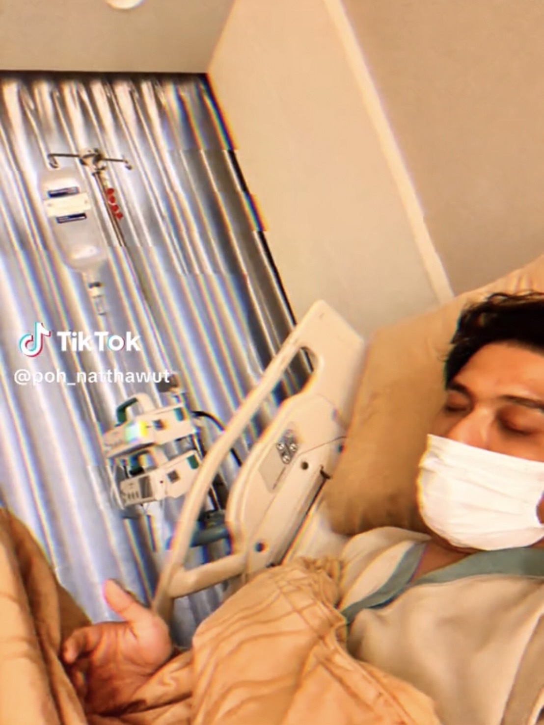 ป๋อ ณัฐวุฒิ เข้าโรงพยาบาล ป่วยอาการหนัก หลังพบติดโควิด-19