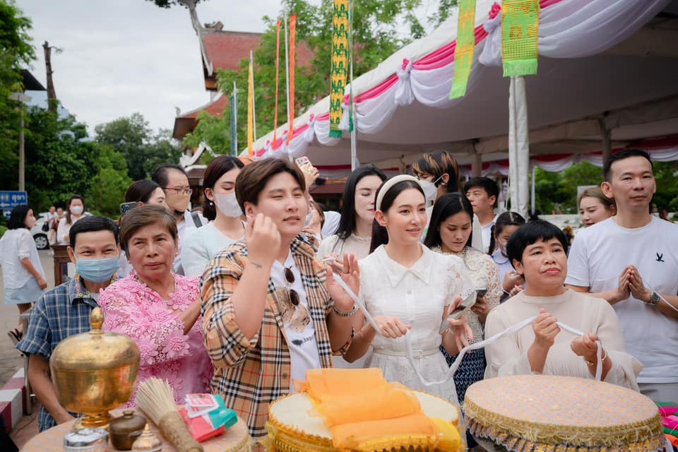 ถวายปัจจัย 1.5 ล้าน เบลล่า ราณี พาครอบครัวทำพิธียกช่อฟ้า วัดที่เชียงใหม่