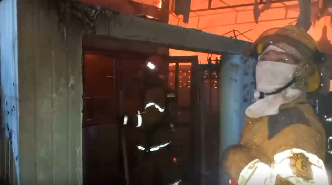 ระทึก! ไฟไหม้ชุมชนในซอยสุขสวัสดิ์ 52 เสียหาย 7 หลัง เจ็บ 3 ราย ระทึก! ไฟไหม้ชุมชนในซอยสุขสวัสดิ์ 52 เสียหาย 7 หลัง เจ็บ 3 ราย