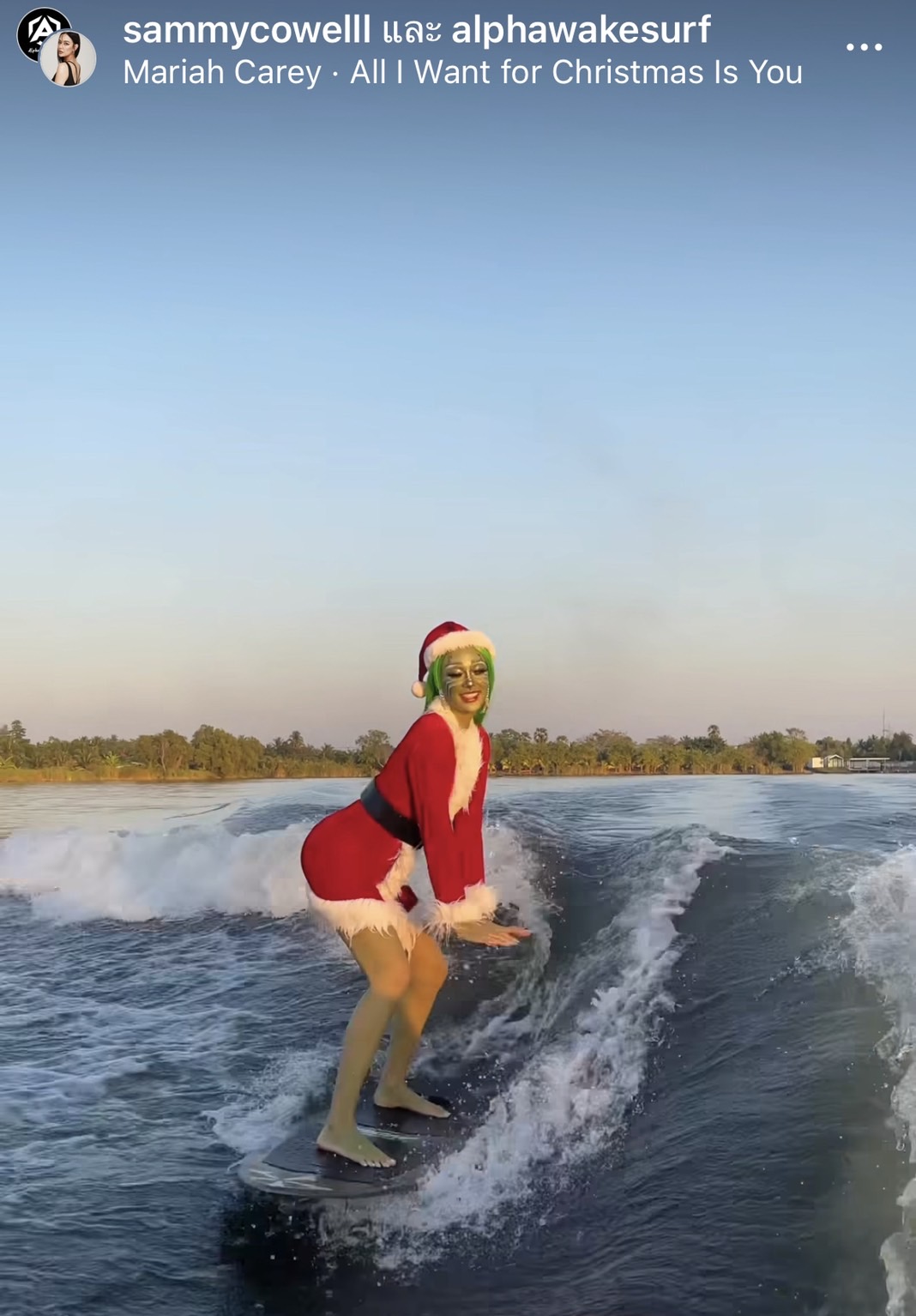 แซมมี่ - เกรซ จัดชุดซานตี้พร้อมโชว์ลีลาเด็ดบนเซิร์ฟบอร์ด 