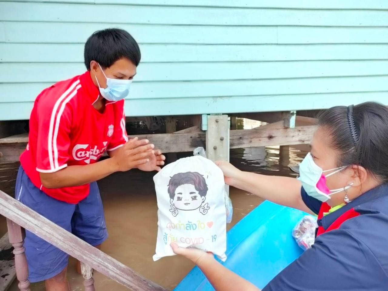 มิว ศุภศิษฏ์ ร่วมกับแฟนคลับ มอบถุงกำลังใจช่วยผู้ประสบภัยน้ำท่วม มิว ศุภศิษฏ์ ร่วมกับแฟนคลับ มอบถุงกำลังใจช่วยผู้ประสบภัยน้ำท่วม