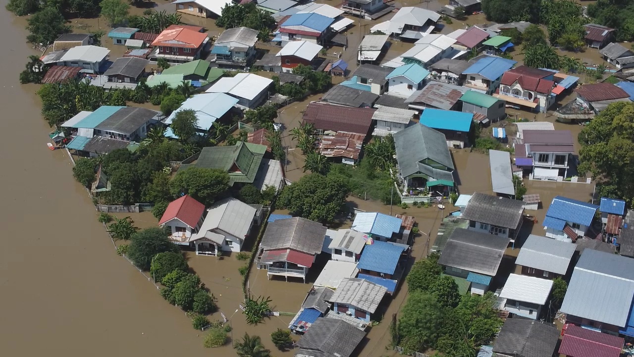 อยุธยายังท่วมหนัก 30,000 ครัวเรือนเดือดร้อน