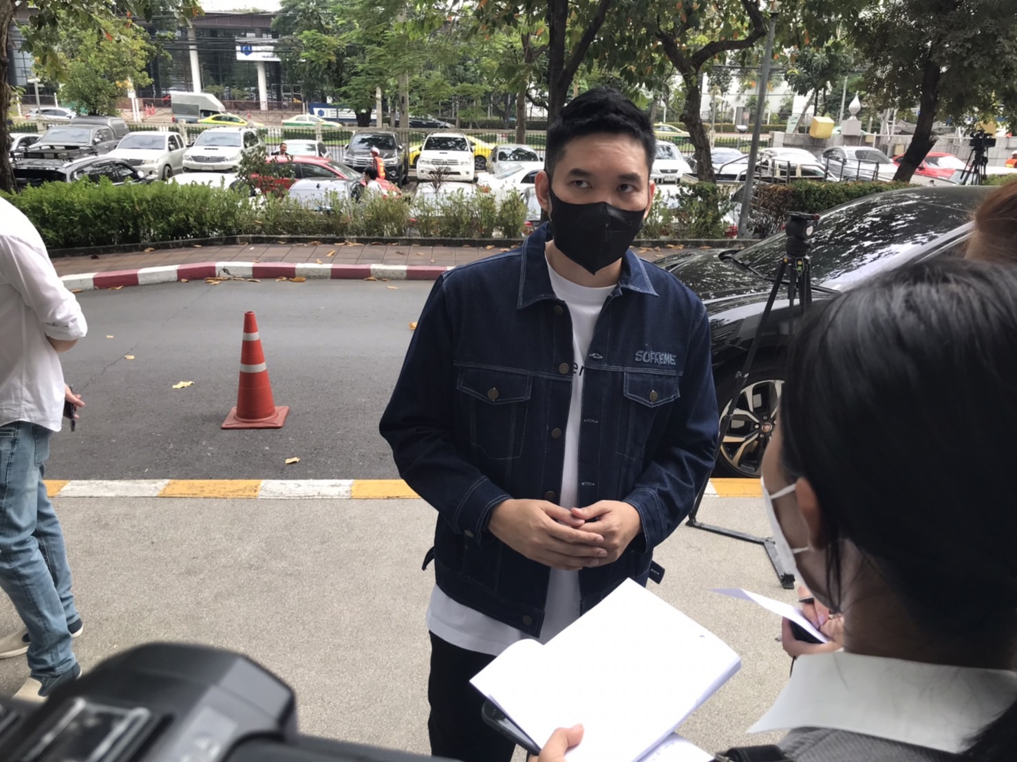 กอล์ฟ ปวีณ ร้องศาล ถูกกดดันจากเพื่อนบ้าน ทั้งที่สร้างบ้านบนพื้นที่ตัวเอง กอล์ฟ ปวีณ ร้องศาล ถูกกดดันจากเพื่อนบ้าน ทั้งที่สร้างบ้านบนพื้นที่ตัวเอง