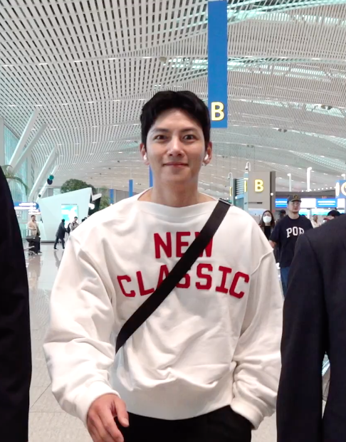 'อุคจ๋า' มาแล้ว!! เปิดลุค 'จีชางอุค' หล่อคูลที่สนามบินก่อนลัดฟ้าจัดแฟนมีตไทยรอบ 6 ปี 'อุคจ๋า' มาแล้ว!! เปิดลุค 'จีชางอุค' หล่อคูลที่สนามบินก่อนลัดฟ้าจัดแฟนมีตไทยรอบ 6 ปี