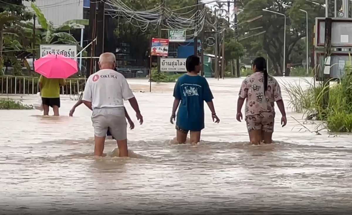 น้ำท่วมเมืองนครศรีฯ ประกาศปิดโรงเรียน น้ำท่วมเมืองนครศรีฯ ประกาศปิดโรงเรียน