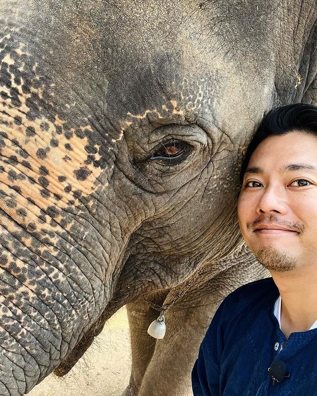'ซึบาสะ' ขี่ช้าง!! สมาชิกคู่ดูโอ้เจป็อป ‘Tackey & Tsubasa’ ลัดฟ้าเที่ยวไทย