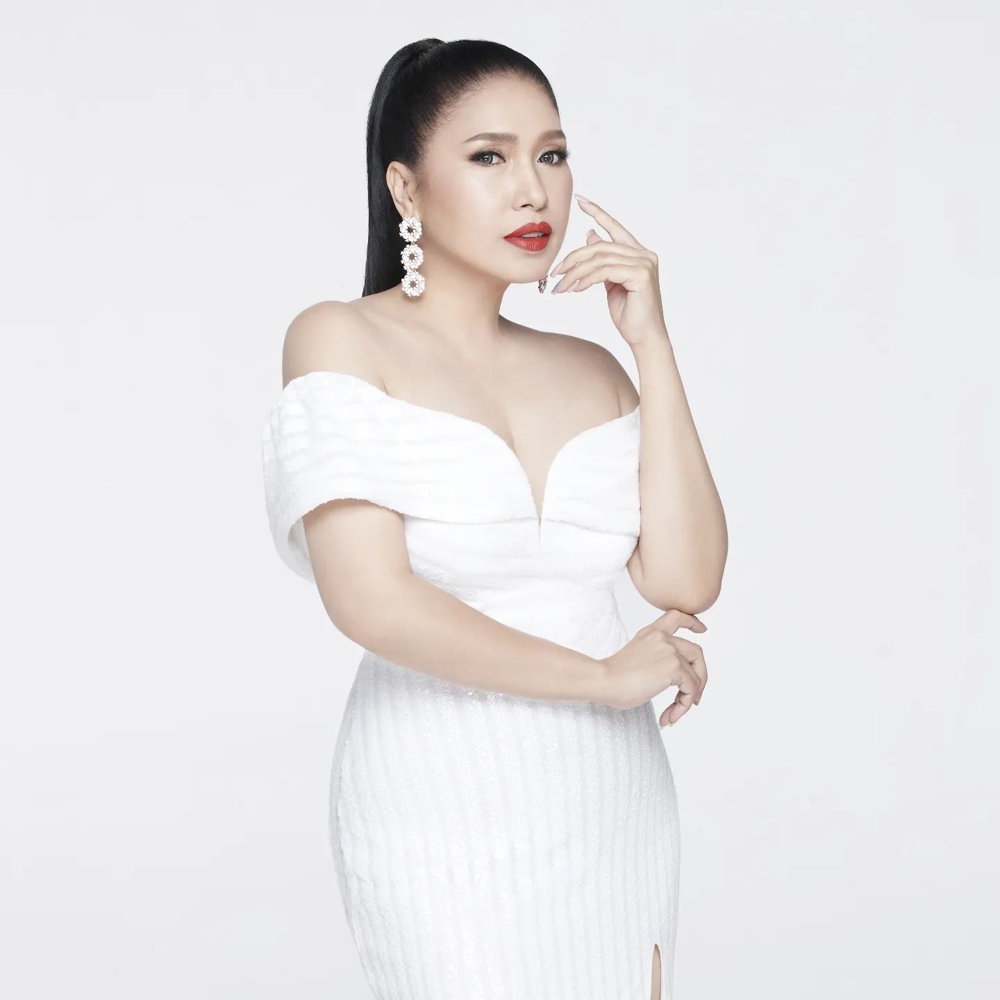 ผ่าตัดนานกว่า 6 ชั่วโมง เอ้ ชุติมา เล่าประสบการณ์ทำศัลยกรรมพร้อมโชว์ใบหน้าครั้งแรก 