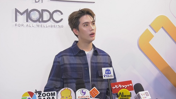 “อิน สาริน” ยืนยันไร้ปัญหาสองคู่จิ้น หลังปฏิเสธการถ่ายรูป (มีคลิป) “อิน สาริน” ยืนยันไร้ปัญหาสองคู่จิ้น หลังปฏิเสธการถ่ายรูป (มีคลิป)