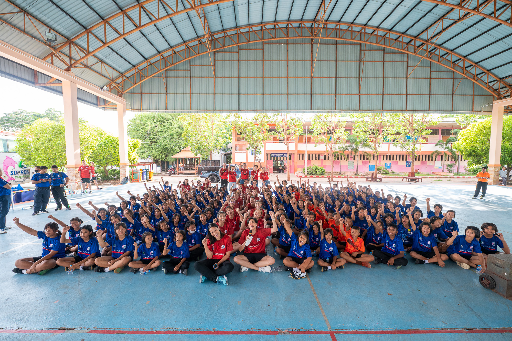 กัปตันกิ๊ฟนำทีมสอน! 'สุพรีมฯ' จับมือ 'ทิพยฯ' ทำคลินิกวอลเลย์บอลสู่เยาวชน กัปตันกิ๊ฟนำทีมสอน! 'สุพรีมฯ' จับมือ 'ทิพยฯ' ทำคลินิกวอลเลย์บอลสู่เยาวชน