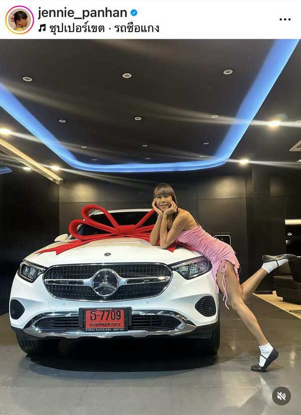 เจนนี่ ปาหนัน สวยและรวยมาก ถอยรถหรูป้ายแดงคันใหม่อีกแล้ว เจนนี่ ปาหนัน สวยและรวยมาก ถอยรถหรูป้ายแดงคันใหม่อีกแล้ว