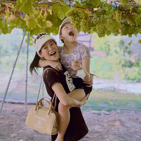 “หนิง ปณิตา” ฉลองครบรอบ 10 ปี สามี “จิน” หมอดูทักระวังเรื่องผู้หญิง (มีคลิป)   