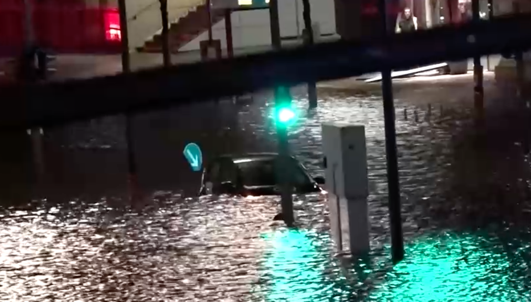 พายุยูนิซแรงสุดรอบ 30 ปี ถล่มยุโรป เสียชีวิตเพิ่มเป็น 16 คน พายุยูนิซแรงสุดรอบ 30 ปี ถล่มยุโรป เสียชีวิตเพิ่มเป็น 16 คน