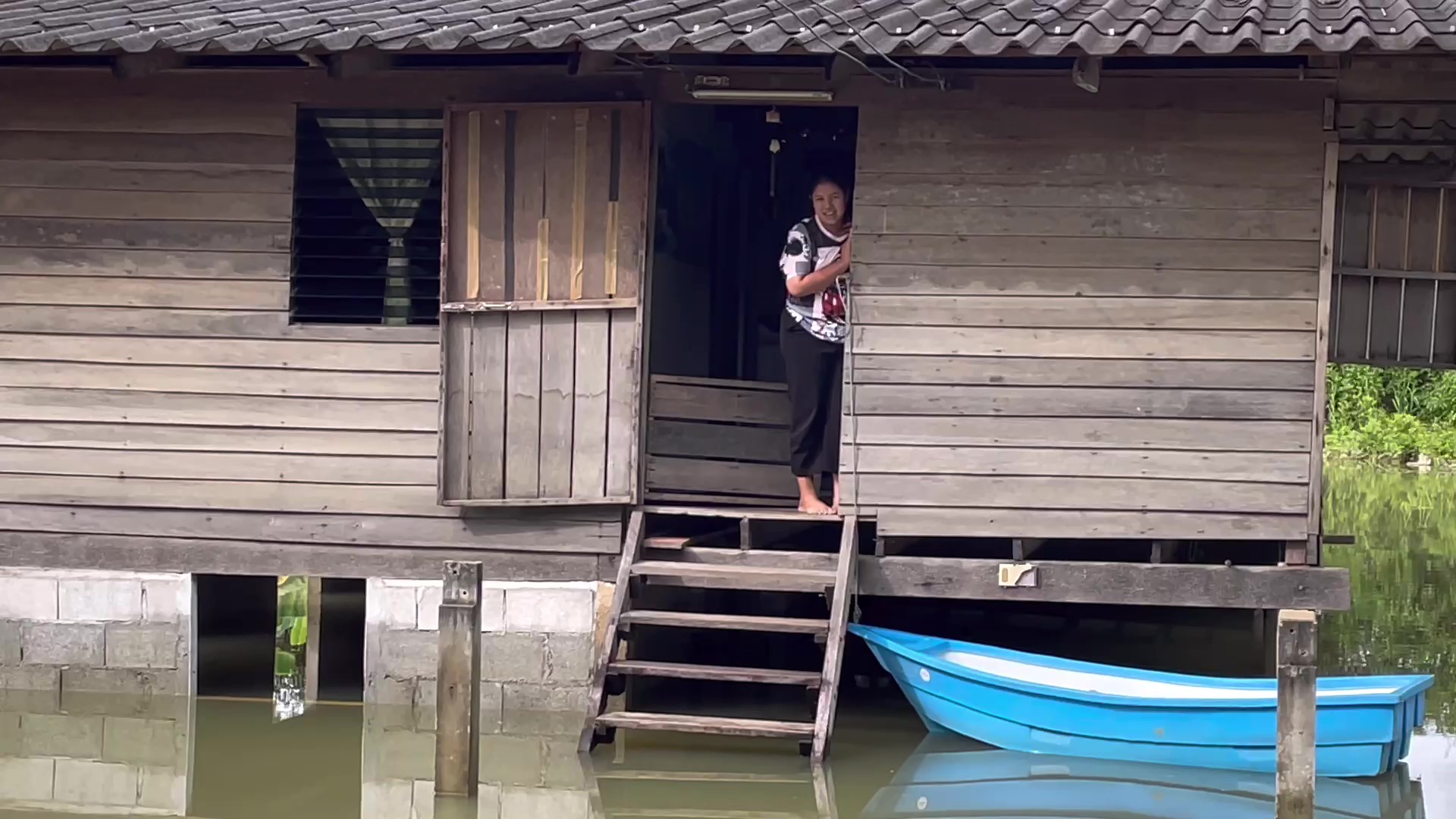 ข่าวน้ำท่วมล่าสุด 25 ต.ค. หลายพื้นที่ยังอ่วม กาฬสินธ์ุซ่อมพนังน้ำชีเสร็จแล้ว ข่าวน้ำท่วมล่าสุด 25 ต.ค. หลายพื้นที่ยังอ่วม กาฬสินธ์ุซ่อมพนังน้ำชีเสร็จแล้ว