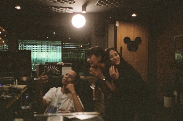 “เปิ้ล หัทยา-ลูกหนุน” ถ่ายทอดบทเพลง “รักเธอ รักเธอคนเดียว” ระลึกถึง “ตั้ว ศรัณยู” (มีคลิป) “เปิ้ล หัทยา-ลูกหนุน” ถ่ายทอดบทเพลง “รักเธอ รักเธอคนเดียว” ระลึกถึง “ตั้ว ศรัณยู” (มีคลิป)