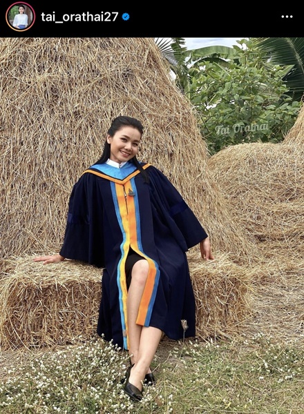 ต่าย อรทัย คว้าปริญญาอีกหนึ่งใบ ได้สำเร็จ แฟนคลับแห่ยินดีอย่างล้นหลาม ต่าย อรทัย คว้าปริญญาอีกหนึ่งใบ ได้สำเร็จ แฟนคลับแห่ยินดีอย่างล้นหลาม