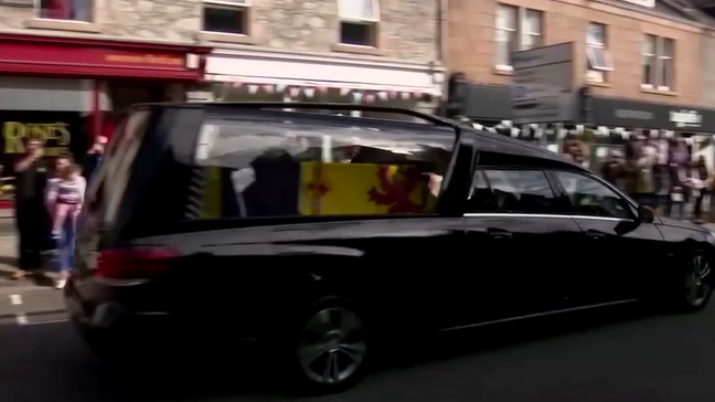 เคลื่อนพระบรมศพ ควีนเอลิซาเบธที่ 2 ออกจากพระตำหนักบัลมอรัล