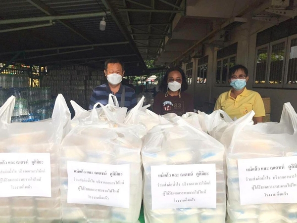 “ณเดชน์” มอบข้าวกล่อง 300 ชุด และน้ำดื่ม ให้ผู้ประสบเหตุไฟไหม้โรงงาน “ณเดชน์” มอบข้าวกล่อง 300 ชุด และน้ำดื่ม ให้ผู้ประสบเหตุไฟไหม้โรงงาน