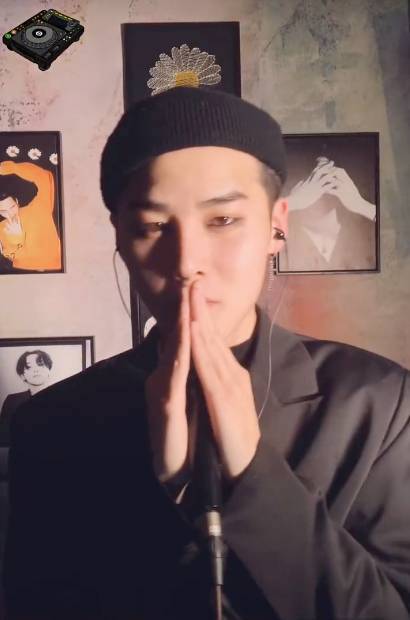 แฝดหรือแฟนคลับ!! แห่แชร์ภาพแฟนคลับจีนคัฟเวอร์เป็น ‘G-Dragon’ (มีคลิป) แฝดหรือแฟนคลับ!! แห่แชร์ภาพแฟนคลับจีนคัฟเวอร์เป็น ‘G-Dragon’ (มีคลิป)