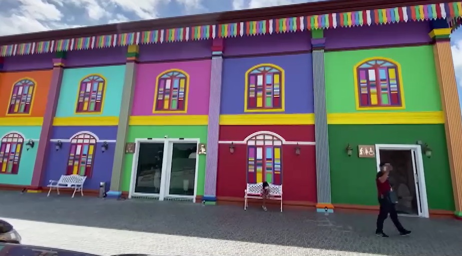 ผ่านไปต้องแวะ! แห่เซลฟี่ห้องน้ำปั๊มสุดเก๋ไก๋ ติดแอร์-มีเฟอร์นิเจอร์นั่งดูทีวีรอคิว