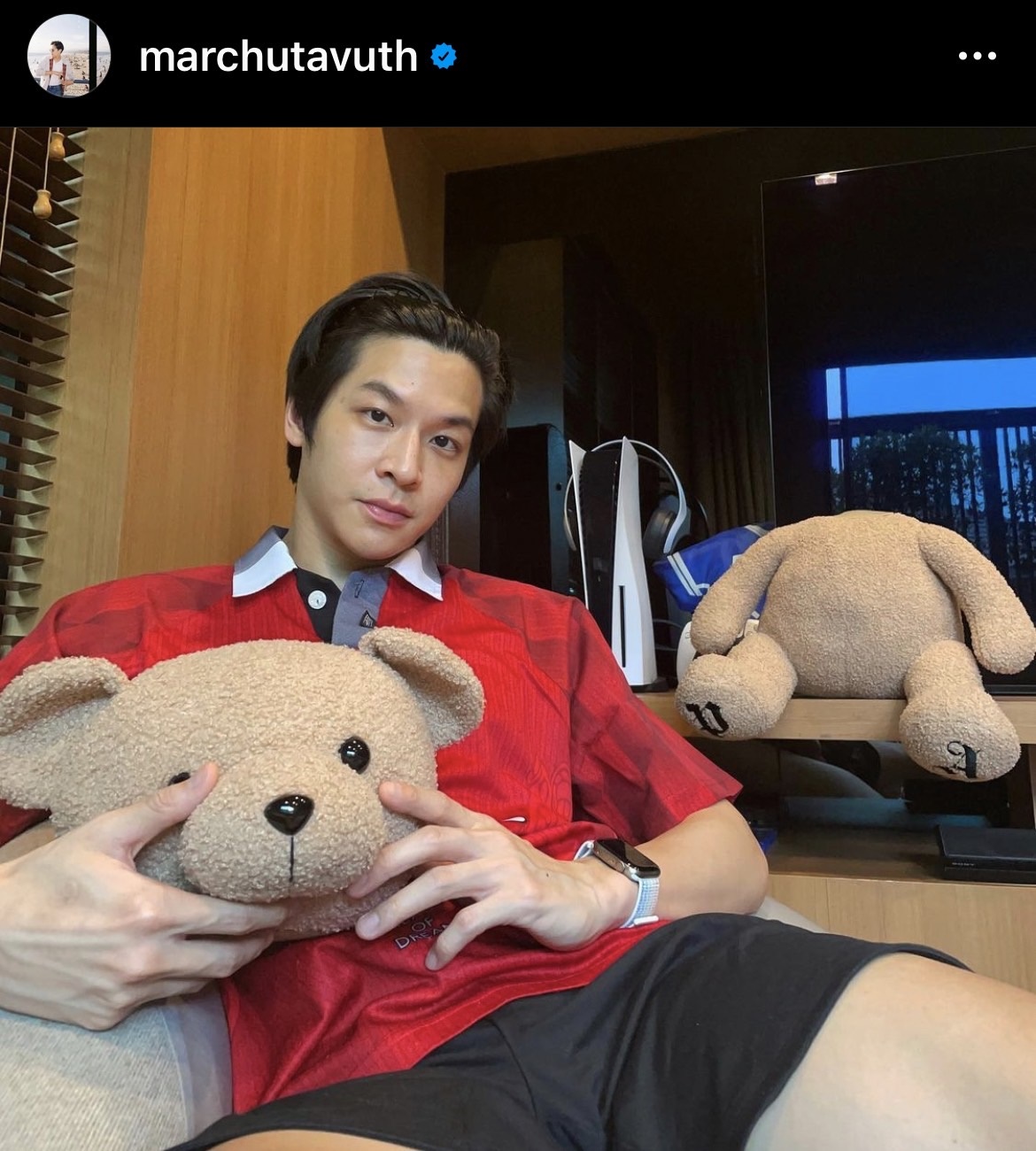 มาร์ช หอบดอกไม้มอบให้ ใบเฟิร์น กลางดึกเป็นของขวัญวันเกิด มาร์ช หอบดอกไม้มอบให้ ใบเฟิร์น กลางดึกเป็นของขวัญวันเกิด