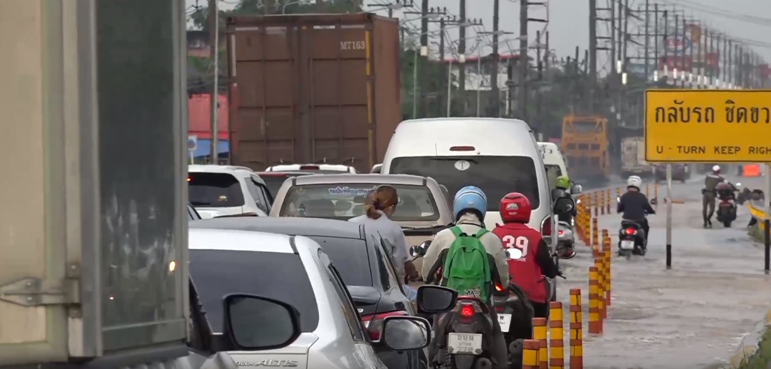 โคราชฝนถล่มหนักตลอด 2 วัน น้ำท่วมถนนมิตรภาพ-จราจรติดขัดทั้ง 2 ฝั่ง