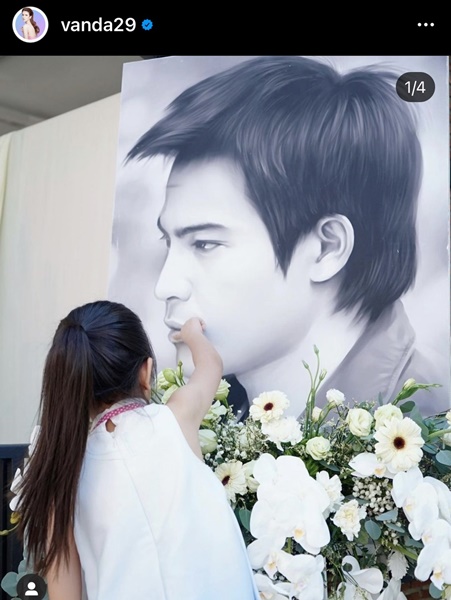 โบว์ แวนด้า และน้องมะลิ ทำบุญ 6 ปี การจากไปของ “ปอ ทฤษฎี” โบว์ แวนด้า และน้องมะลิ ทำบุญ 6 ปี การจากไปของ “ปอ ทฤษฎี”