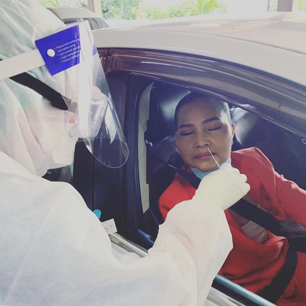 แพท ณปภา เข้าตรวจโควิด-19 หลังใกล้ชิด สุนารี ราชสีมา แต่ไม่พบเชื้อ แพท ณปภา เข้าตรวจโควิด-19 หลังใกล้ชิด สุนารี ราชสีมา แต่ไม่พบเชื้อ