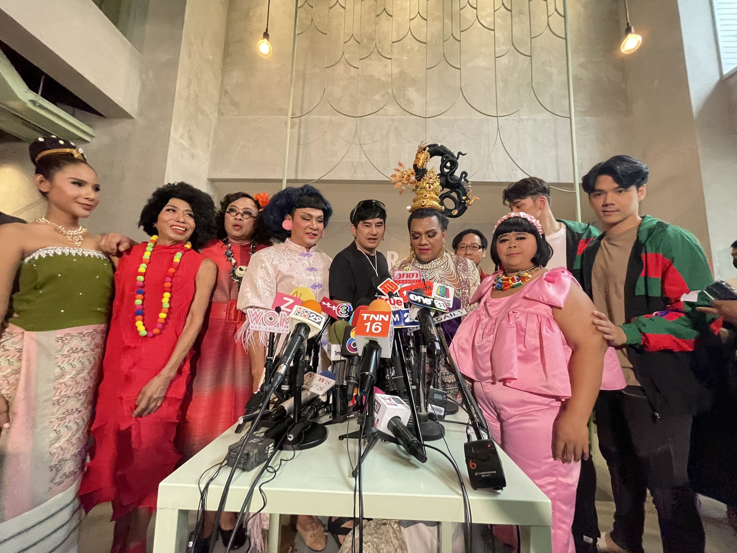 แม่หญิงลีเผยชีวิตเปลี่ยนไปมากหลังได้เล่นหนัง แต่ก็ขอติดดินเหมือนเดิม แม่หญิงลีเผยชีวิตเปลี่ยนไปมากหลังได้เล่นหนัง แต่ก็ขอติดดินเหมือนเดิม