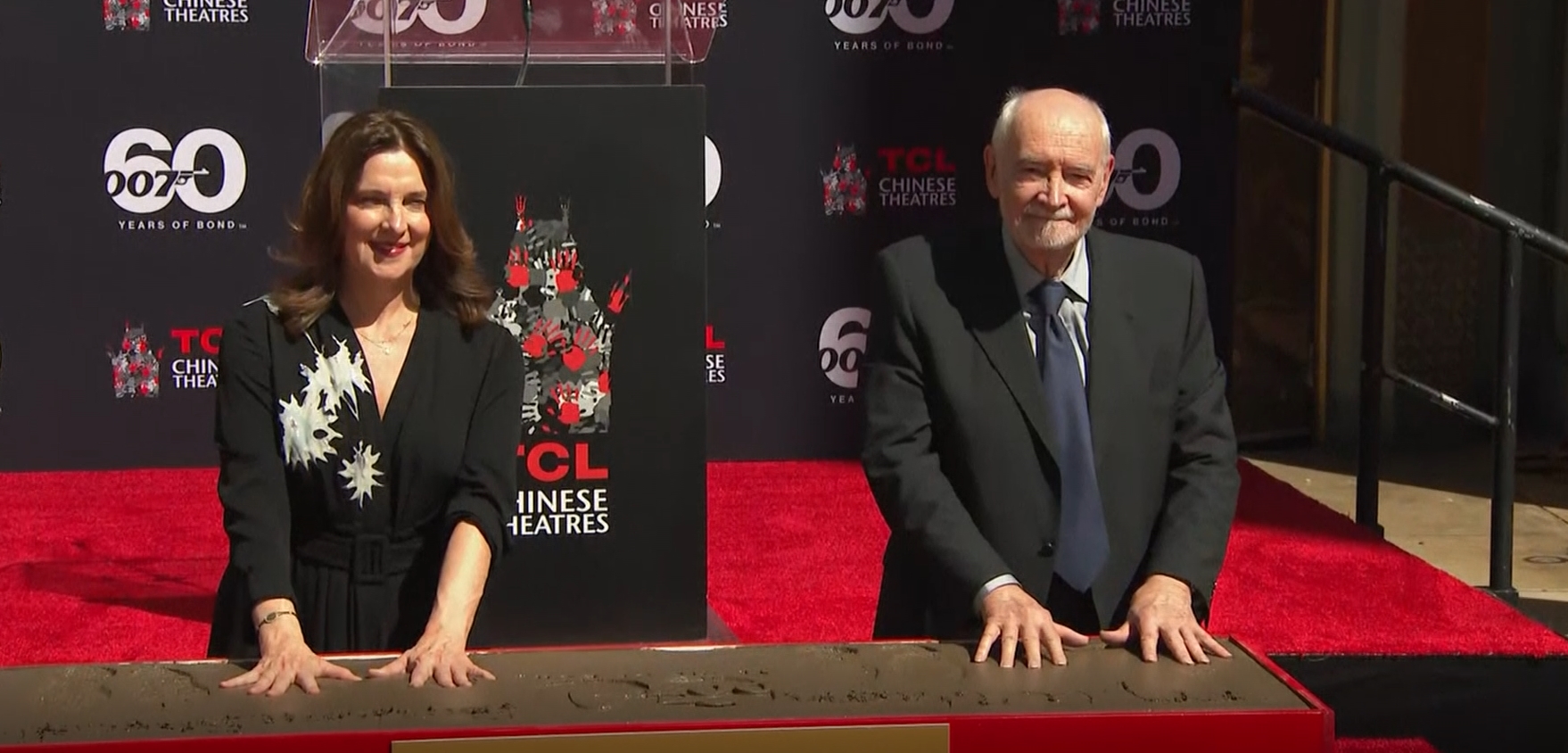 โปรดิวเซอร์แฟรนไชส์ “James Bond” ประทับรอยมือที่ “TCL Chinese Theatre”