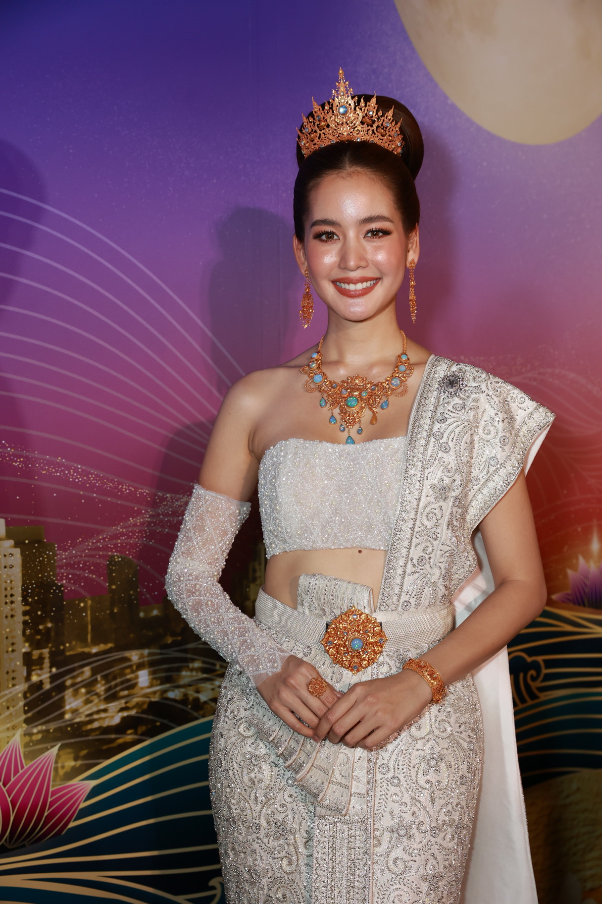 ลอยกระทงหวาน โบว์ เมลดา อวดโฉมลุคนางนพมาศ มีหวานใจอย่าง อาเล็ก มาให้กำลังใจ ลอยกระทงหวาน โบว์ เมลดา อวดโฉมลุคนางนพมาศ มีหวานใจอย่าง อาเล็ก มาให้กำลังใจ