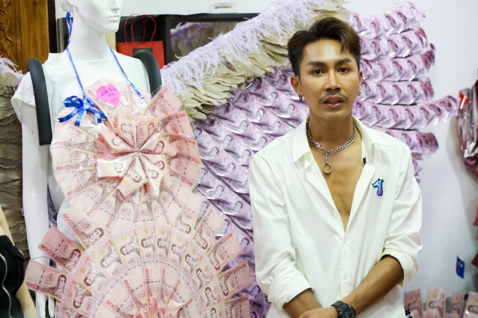 บุกบ้าน!!  “ตรี ชัยณรงค์” หมอลำตำนานมาลัยปีกนกเงินล้าน