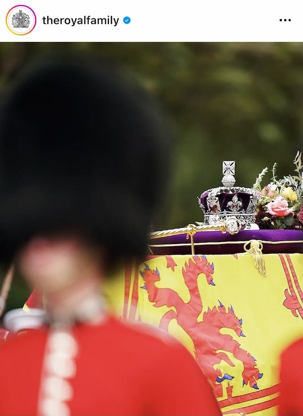 พระบรมศพ ‘ควีนเอลิซาเบธที่ 2’ ฝังเคียงข้าง ‘เจ้าชายฟิลิป’ ณ โบสถ์น้อยเซนต์จอร์จ (มีคลิป)
