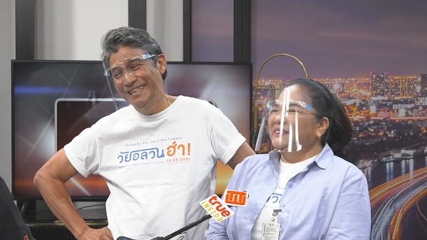 “เอ๋ ไพโรจน์ - จิ๋ม ลลนา” ดีใจกระแสหนัง “วัยอลวนฮ่า” แฟนคลับเหมาโรงดู (มีคลิป) “เอ๋ ไพโรจน์ - จิ๋ม ลลนา” ดีใจกระแสหนัง “วัยอลวนฮ่า” แฟนคลับเหมาโรงดู (มีคลิป)