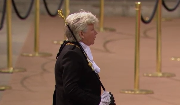 เผยโฉมผู้ถวายสักการะพระบรมศพ ควีนเอลิซาเบธที่ 2 เป็นคนสุดท้าย