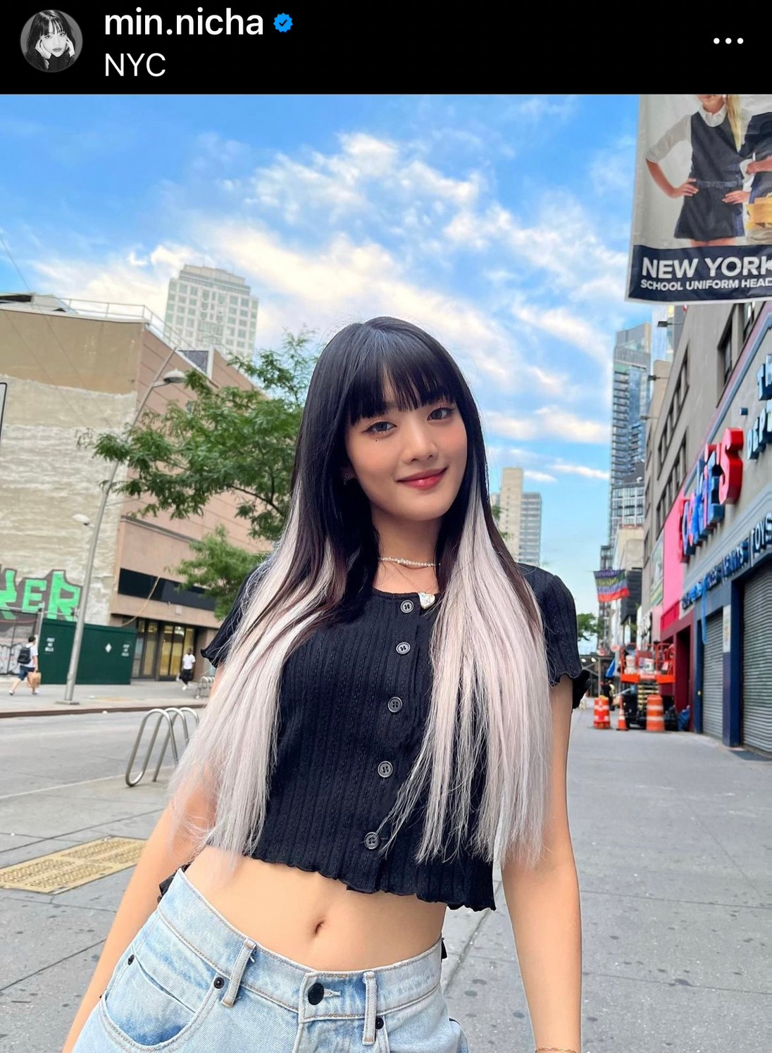  “มินนี่ (G)I-DLE” สวยละมุนในชุดไทยสีแดง ทำแฟนๆ แห่คอมเมนต์กันรัวๆ