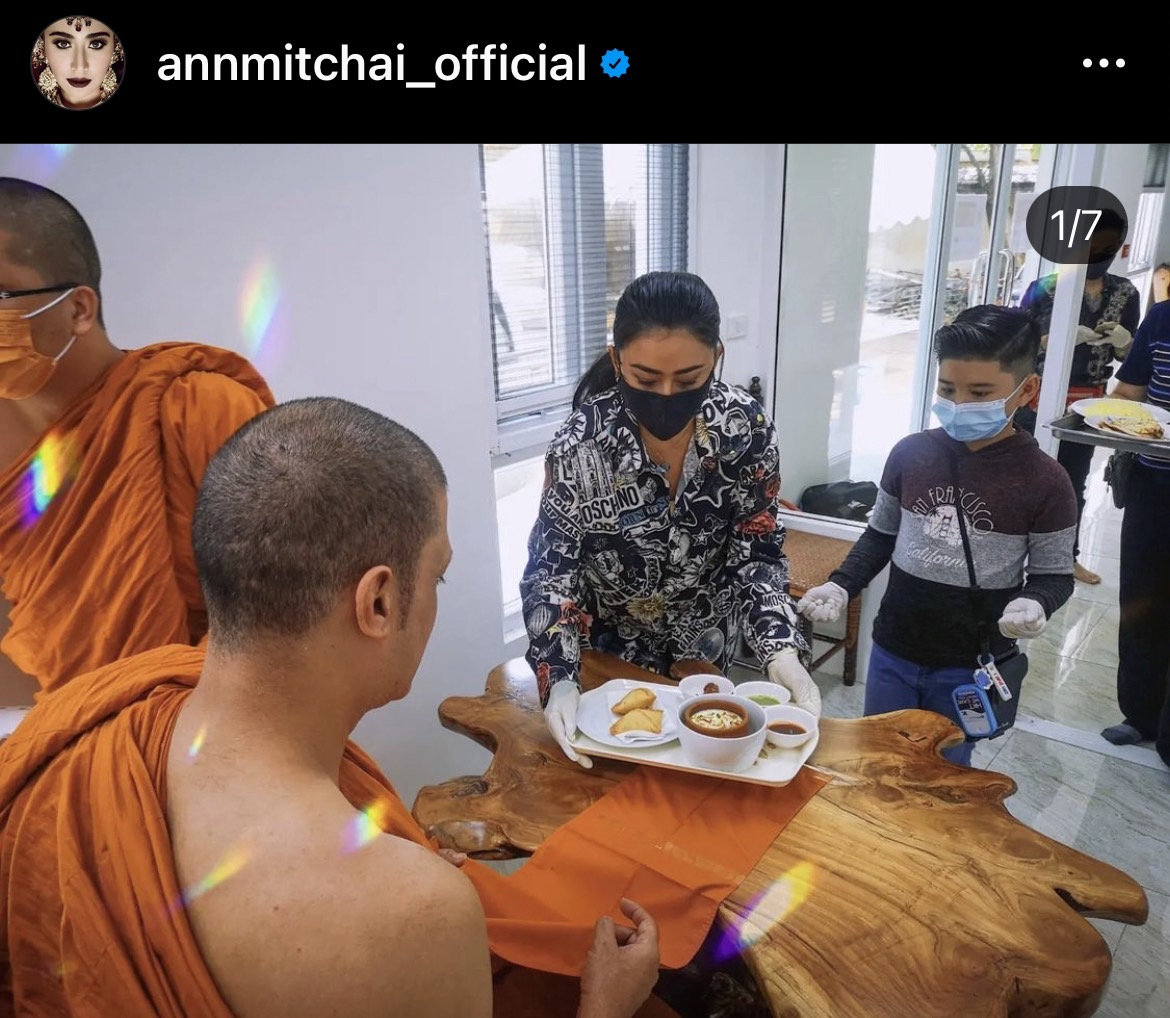 แอน มิตรชัย เผยภาพมีโอกาสถวายเพล พระกากัน มาลิค 