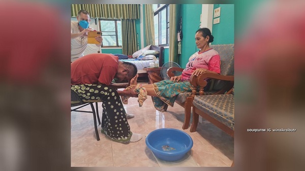 “เมฆ วินัย” กราบอโหสิกรรมแม่ในวันเกิด พร้อมอัปเดตโรคตุ่มน้ำพอง (มีคลิป) “เมฆ วินัย” กราบอโหสิกรรมแม่ในวันเกิด พร้อมอัปเดตโรคตุ่มน้ำพอง (มีคลิป)