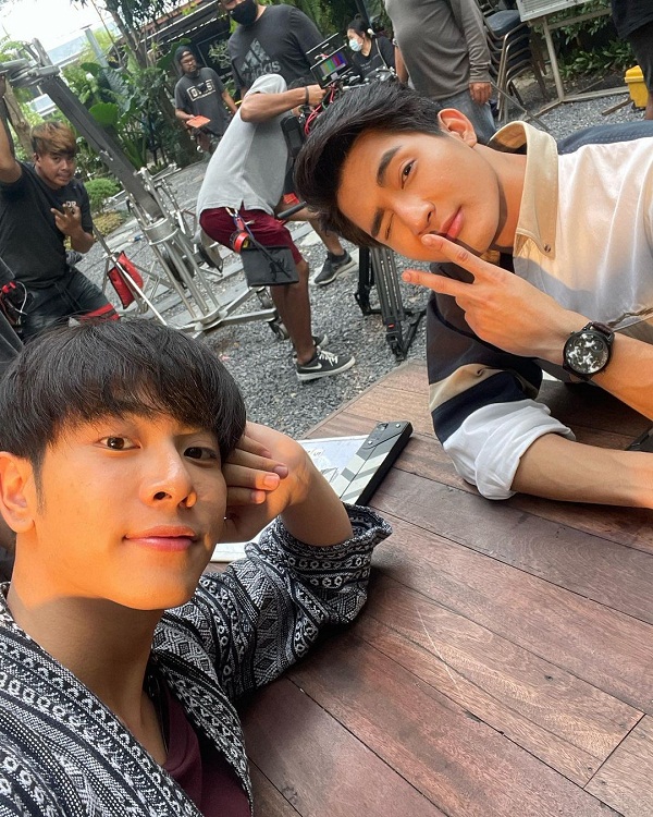 “มิกซ์” เผยได้กำไลเฉียดแสน จาก “เอิร์ธ” ฟุ้งเตรียมเรียกว่าที่คุณหมอได้เลย (มีคลิป)