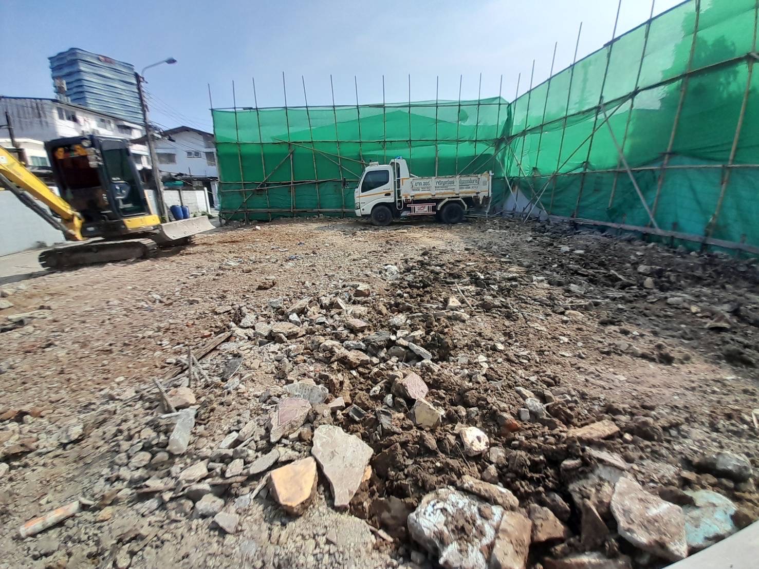 กอล์ฟ ปวีณ ร้องศาล ถูกกดดันจากเพื่อนบ้าน ทั้งที่สร้างบ้านบนพื้นที่ตัวเอง กอล์ฟ ปวีณ ร้องศาล ถูกกดดันจากเพื่อนบ้าน ทั้งที่สร้างบ้านบนพื้นที่ตัวเอง