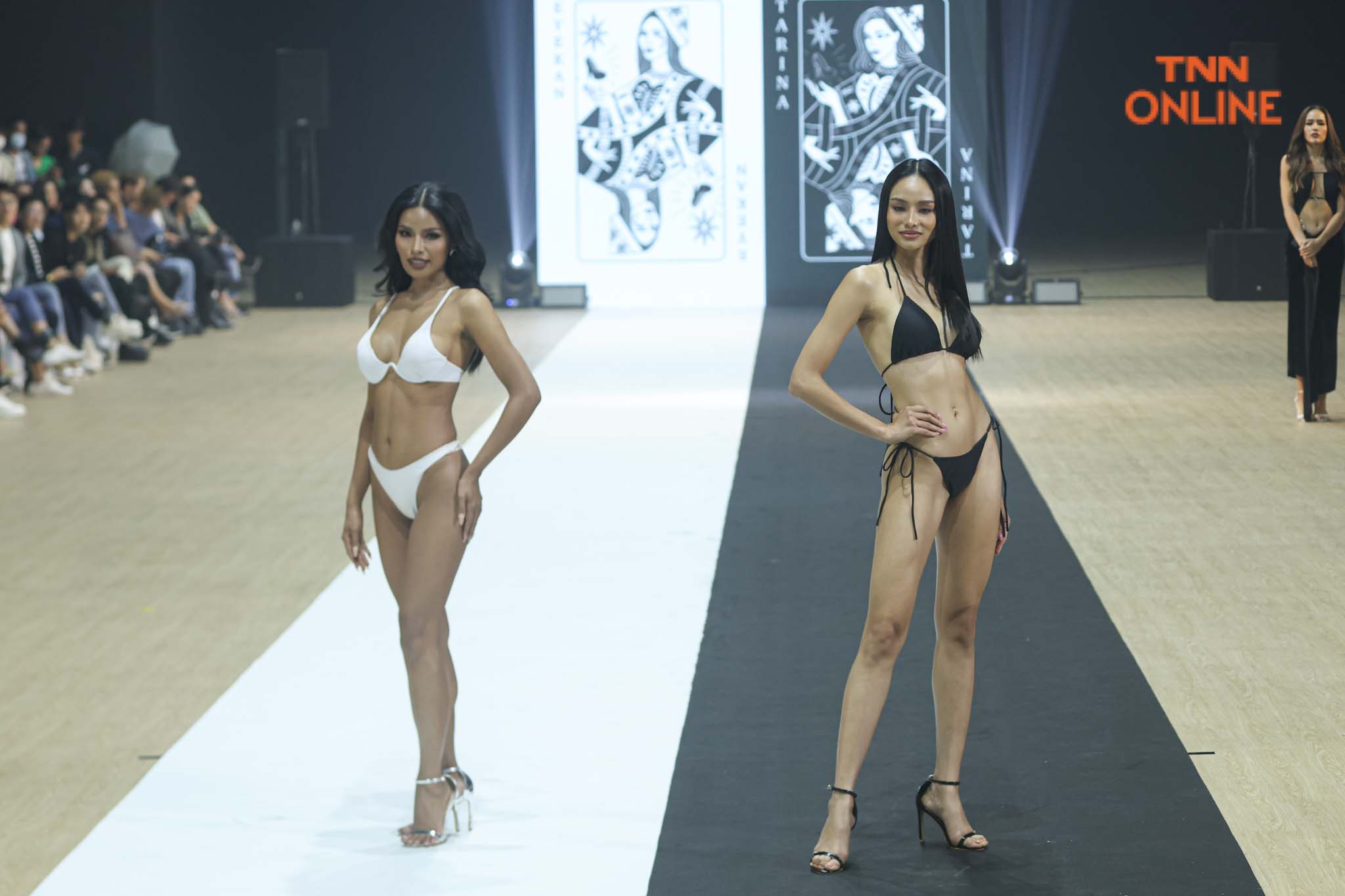 ก้าวแรกสู่จักรวาล ประชันท่วงท่าผ่านรันเวย์ 30 เมตร ก้าวแรกสู่จักรวาล ประชันท่วงท่าผ่านรันเวย์ 30 เมตร